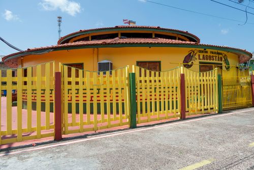 Fachada do Centro Folclórico Lagostão - centro cultural e espaço de eventos