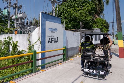 Bicitáxi - meio de transporte movido a pedal transportando passageiro - município não têm automóveis