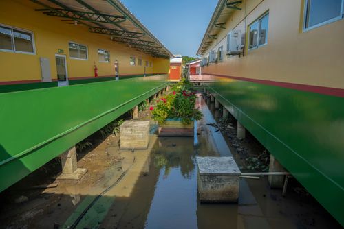 Escola Municipal de Ensino Fundamental Narlene Wanderley Salomão em área alagada de várzea 