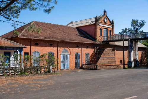 Faculdade de Ciências Agronômicas instalada na Fazenda Experimental Lageado integrada ao campus da UNESP
