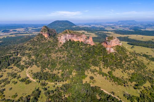 Três Pedras e Barriga do Gigante adormecido - APA Área de Proteção Ambiental Cuesta Guarani