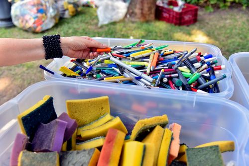Canetas e esponjas usadas separadas para reciclagem na 25ª Edição da Feira de Educação Ambiental realizad