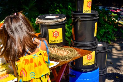 Compostagem - matéria orgânica transformada em adubo natural na 25ª Edição da Feira de Educação Ambient