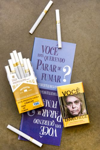 Panfletos de divulgação do Programa Nacional de Controle do Tabagismo do SUS Sistema Único de Saúde