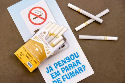 Panfletos de divulgação do Programa Nacional de Controle do Tabagismo do SUS Sistema Único de Saúde