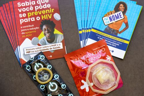 Material impresso de divulgação de campanhas educativas do SUS - combate ao tabagismo , racismo e doenças s