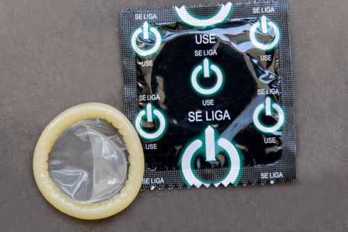 Dezembro Vermelho - preservativo masculino - campanha educativa para prevenir DSTs doenças sexualmente transm