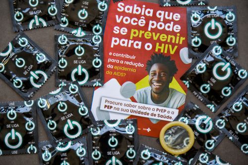 Material impresso de divulgação de campanha educativa do SUS - combate a doenças sexualmente transmissívei