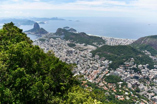 Edifícios dos bairros do Humaitá - Botafogo e Copacabana ao fundo Complexo do Pão de Açúcar ao fundo Nite