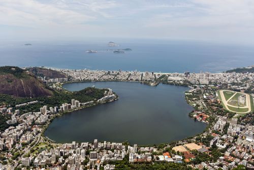 Vista aérea da Lagoa Rodrigo de Freitas - Jockey Club à direita - bairros Lagoa Ipanema Leblon Gávea e Jard