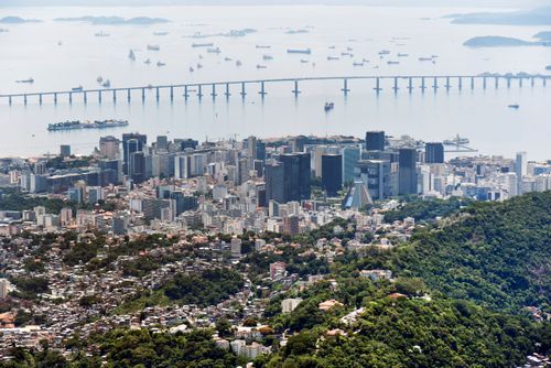 Vista do Bairro de Santa Teresa e Centro Histórico com zona portuária - ao fundo Ponte Rio-Niterói - Baía 