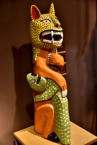  Escultura Gato Pintado com Lagarto Verde de Francisco Graciano - exposição Nóis Morre, As Coisa Fica - Art