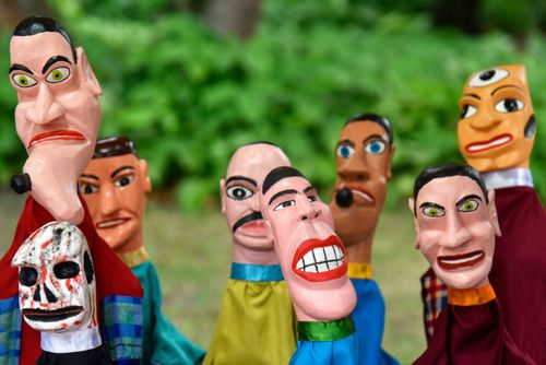 Mamulengos à venda no Centro Nacional de Folclore e Cultura Popular 