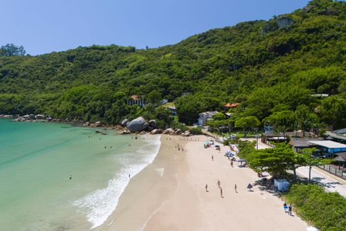 Vista de drone da Praia da Conceição 