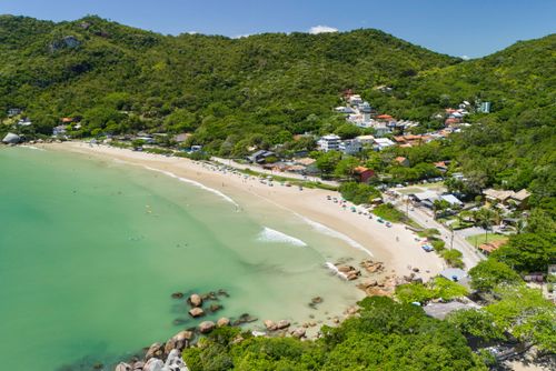 Vista de drone da Praia da Conceição 