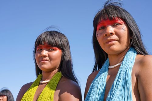 Indígenas Kuikuro da aldeia Ipatse durante o ritual do Tawarawana - Parque Indígena do Xingu