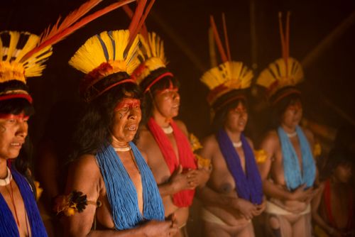 Mulheres indígenas da etnia Kalapalo durante Ritual Feminino Yamurikumã na aldeia Aiha - Parque Indígena do