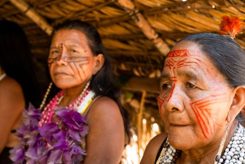 Mulheres indígenas da Aldeia Tuyuka Utapinopona - RDS Reserva de Desenvolvimento Sustentável do Tupé - marg