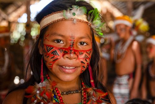 Menina indígena da Aldeia Tuyuka Utapinopona - RDS Reserva de Desenvolvimento Sustentável do Tupé - margem 