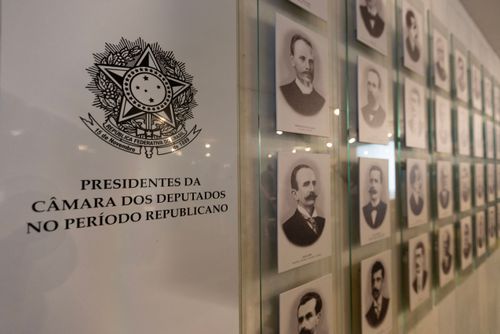Galeria dos Ex-Presidentes da Câmara dos Deputados em exposição no Palácio do Planalto