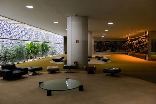Salão Verde do Palácio do Congresso Nacional - sede do Poder Legislativo projetado por Oscar Niemeyer com es
