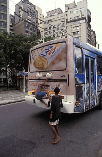Menores de rua no centro de São Paulo