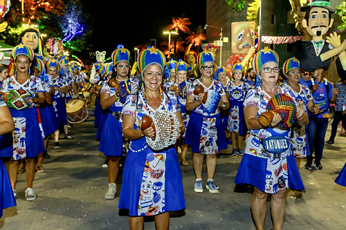 Apresentação do Grupo Carnavalesco Batuques de Pernambuco no centro antigo