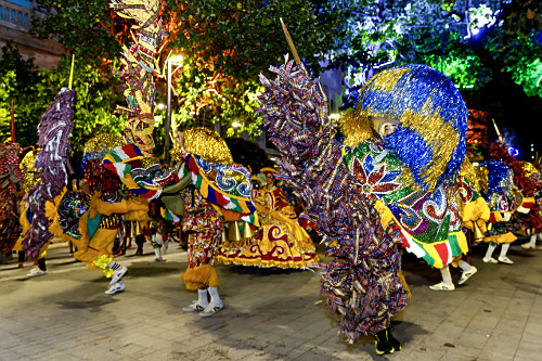 Apresentação do Grupo Carnavalesco Maracatu Nação Estrela Brilhante no centro antigo