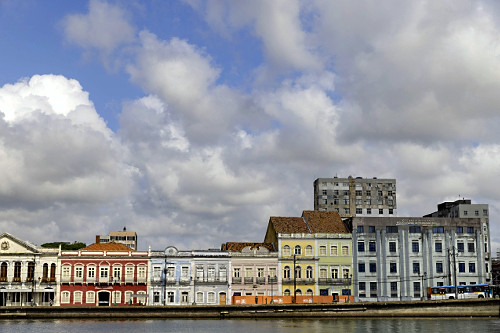 Casario na Rua da Aurora na margem do Rio Capibaribe - Bairro Boa Vista - centro da cidade