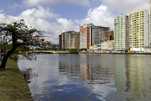 Prédios na Rua da Aurora na margem do Rio Capibaribe - Bairro Boa Vista - centro da cidade