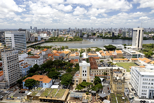 Vista de drone da Torre Malakoff - antigo Arsenal da Marinha de 1855 - Ilha de Antônio Vaz na margem do Rio C