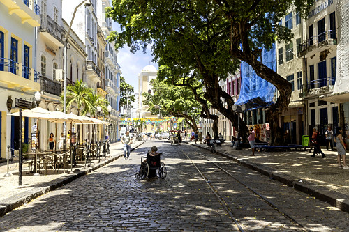 Construções coloniais da Rua Bom Jesus - trilhos dos antigos bondes - bairro do Recife
