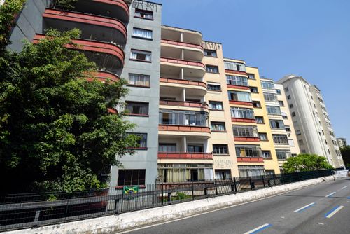 Prédios residenciais ao lado do Elevado Presidente João Goulart - Parque Municipal Minhocão