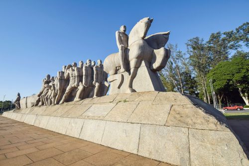 Monumento às Bandeiras obra de Victor Brecheret na praça Armando de Sales Oliveira - bairro Vila Mariana