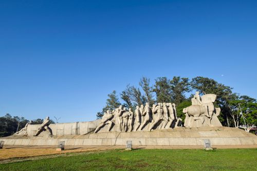 Monumento às Bandeiras obra de Victor Brecheret na praça Armando de Sales Oliveira - bairro Vila Mariana