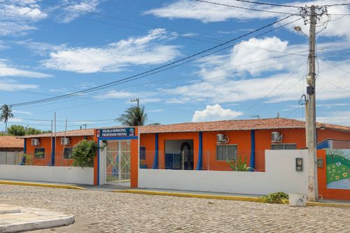 Escola Municipal Professor Feitas de ensino fundamental e EJA - Ensino de Jovens e Adultos