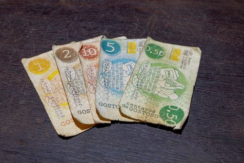 Cédulas de moeda social criada para fortalecer a economia local - criado pelo Banco Solidário de Gostoso 
