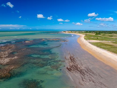 Vista de drone da Praia de Monte Alegre - Polo Costa das Dunas