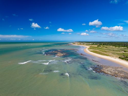 Vista de drone da Praia de Monte Alegre - Polo Costa das Dunas