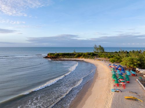 Vista de drone da Praia de Tourinhos - Polo Costa das Dunas