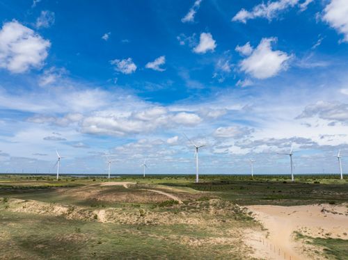 Vista de drone de parque eólico - Polo Costa das Dunas