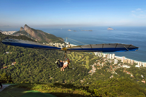 Voo duplo de asa delta na rampa da Pedra Bonita