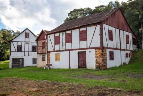 Parque Histórico Municipal com reconstrução de pequena comunidade com casas no estilo enxaimel - imigraçã