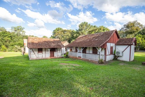 Parque Histórico Municipal com reconstrução de pequena comunidade com casas no estilo enxaimel - imigraçã