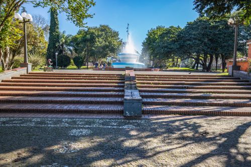 Muro que marca a fronteira na Praça Internacional - divisa entre Santana do Livramento - Brasil e Rivera-Urug