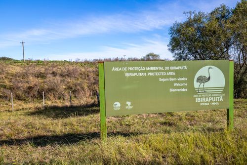 Placa de boas vindas na Área de Proteção Ambiental do Ibirapuitã - bioma Pampa