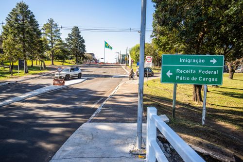 Receita Federal e Aduana brasileira no final da Ponte Internacional Bella Unión -Uruguai - sentido Barra do Q