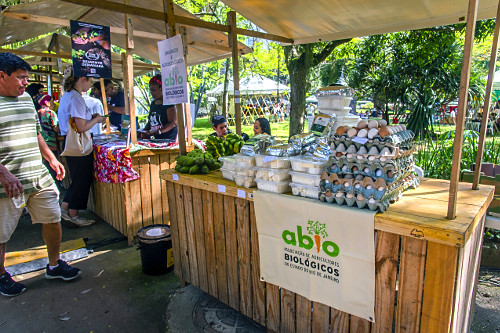 Feira de produtos orgânicos e agrobiológicos da Associação de Agricultores Biológicos do Estado do RJ no 