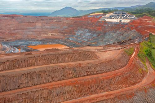 Vista aérea de cava de mineração de ferro - FLONA Floresta