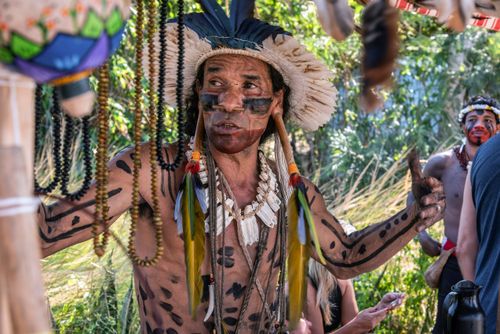 Indígena da etnia Pataxó durante o evento Maricá Indígena 2026 na Aldeia Mata Verde Bonita ou Tekoa Ka'Agu
